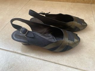 Zapatos de piel negra con tacon