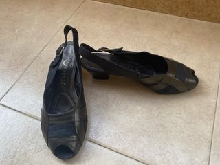 Zapatos de piel negra con tacon