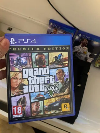 PS4 Negra con Mando y 4 Juegos