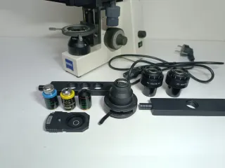 Microscopio Zeiss Axiostar plus