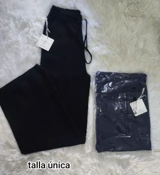 Pantalones de punto beige y grises