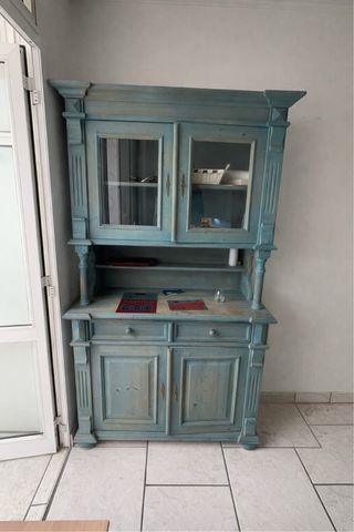 Mueble aparador con vitrina