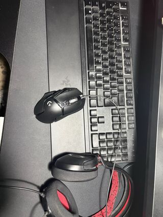 Kit tastiera Razer+mouse Logitech+cuffie Corsair