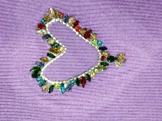 Maglia viola con cuore gioiello