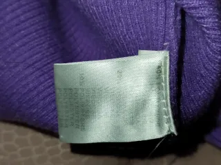 Maglia viola con cuore gioiello