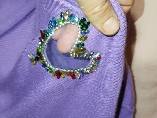 Maglia viola con cuore gioiello