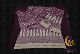 Saya Virgen Morada tamaño natural