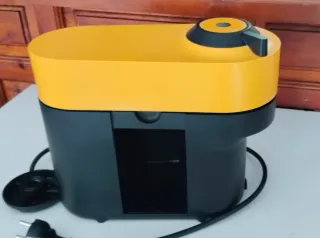 Cafetera Nespresso Amarilla