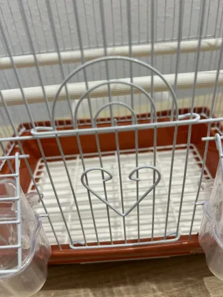 Jaula para pájaros blanca y marrón