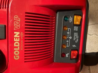 Aspiradora portátil roja