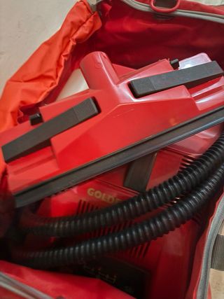 Aspiradora portátil roja