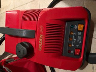 Aspiradora portátil roja