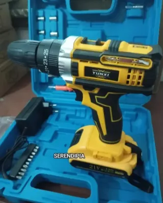 TALADRO ATORNILLADOR INALÁMBRICO EN SU MALETÍN.