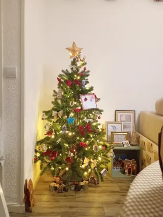 Árbol de Navidad de calidad sin adornos