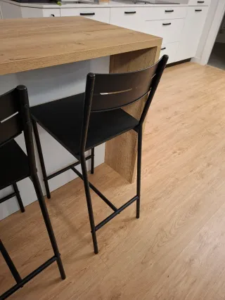 Conjunto de 4 taburetes altos