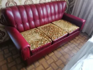 Tresillo vintage rojo y floral + dos sofas