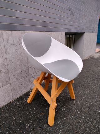 Sedia poltroncina di design bianco grigio