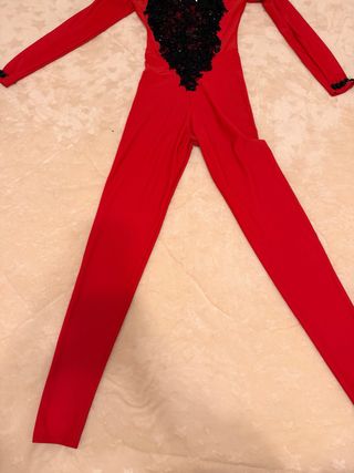 Enterizo de fiesta rojo y negro