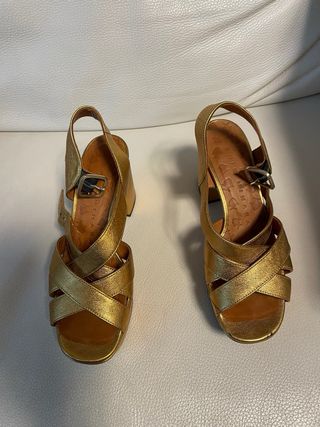 Sandalias doradas Chie Mihara