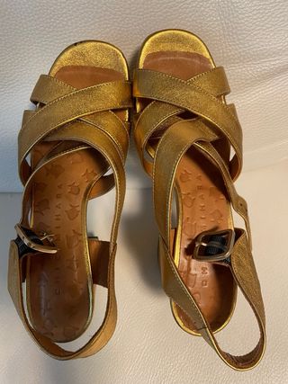 Sandalias doradas Chie Mihara