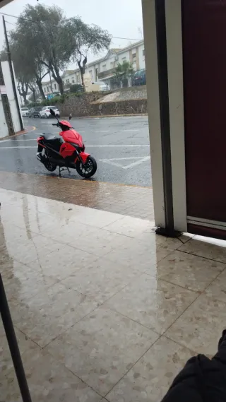 Vendo mi moto o canbio por coche de permiso tiene