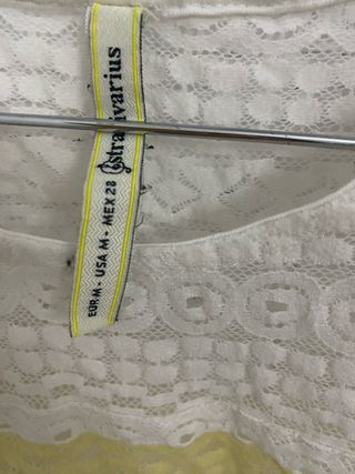 Top de encaje con rayas amarillas