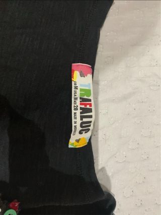 Camiseta Rafaluc negra con apliques