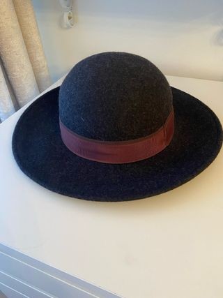 Sombrero Parfois Negro y Morado