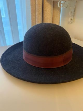 Sombrero Parfois Negro y Morado