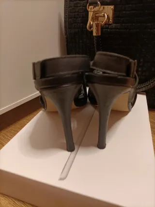 Sandalias de piel negras