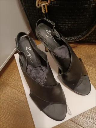 Sandalias de piel negras