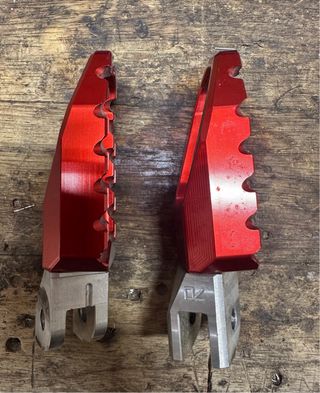 Pedane CNC Racing Made in Italy Rosse