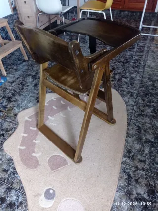 Trona de madera plegable para bebé