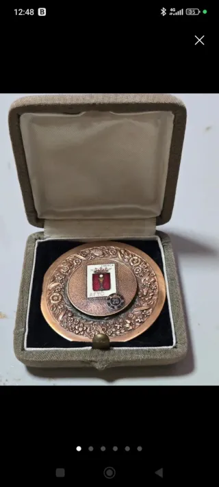 Medalla antigua con caja Cuenca