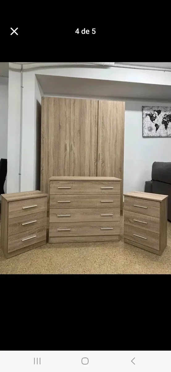 Cómodas de madera color beige y marrón