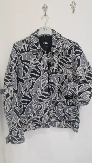 Cazadora Zara Estampada Talla M