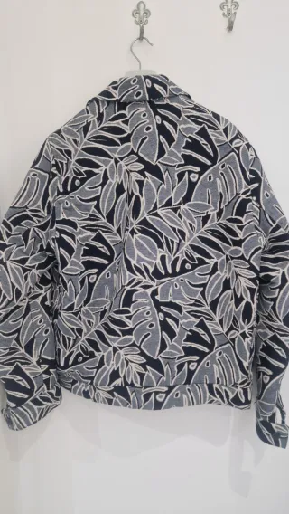 Cazadora Zara Estampada Talla M