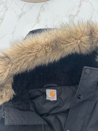 Chaqueta Carhartt Negra con Capucha y Pelo