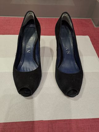 Zapatos de tacón negros peep toe