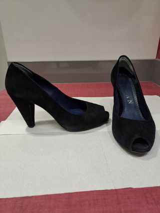 Zapatos de tacón negros peep toe