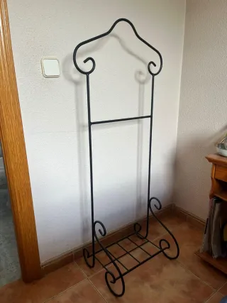 Galán de pie forja negro