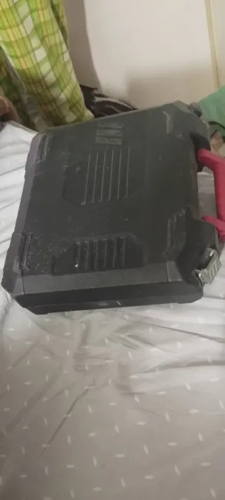 Taladro - atornillador bateris