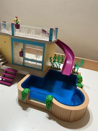 Playmobil Casa con Piscina y Tobogán