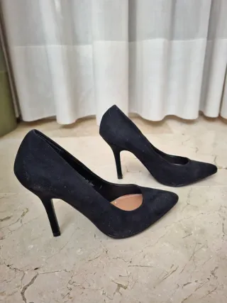 Tacones salón negros