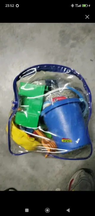 Bolsa de playa con juguetes