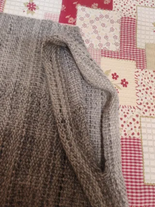 Poncho de lana gris