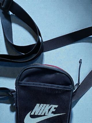 Bandolera Nike Heritage Negra