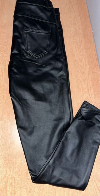 Pantalón efecto piel ajustado Talla M