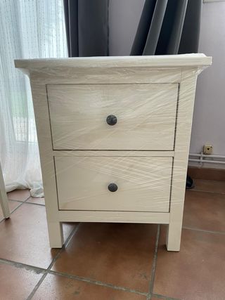 Cómoda de madera beige