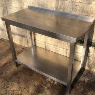 Mesa de trabajo metálica